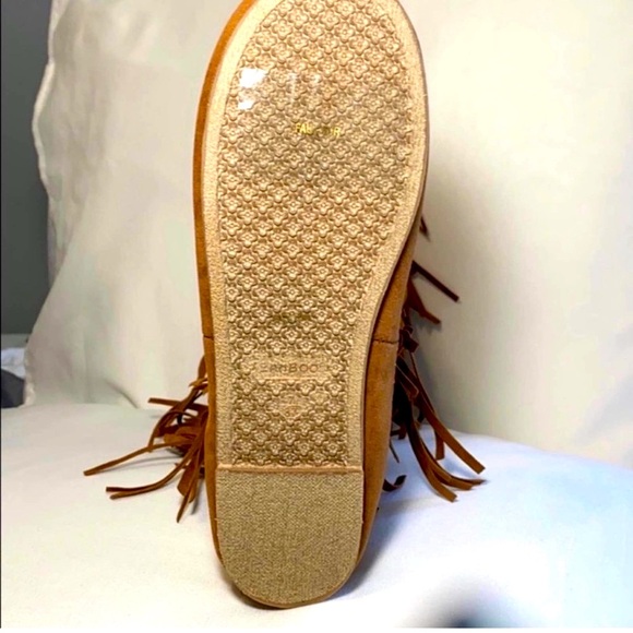Tan Fringe Knee High Moccasins Boots Size 7 Indian inspired man made boots - Picture 4 of 5